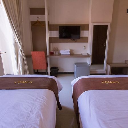 Luxpoint Hotel Baratajaya Surabaya Dış mekan fotoğraf