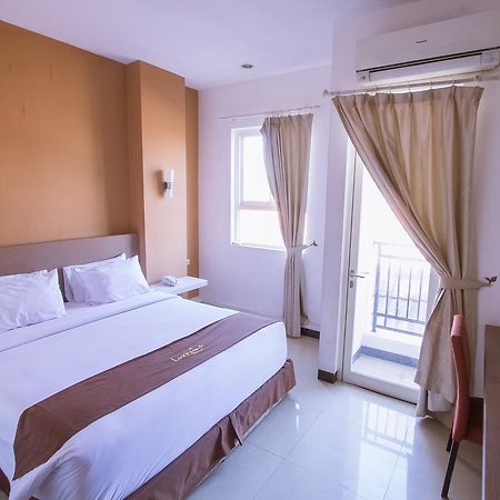 Luxpoint Hotel Baratajaya Surabaya Dış mekan fotoğraf
