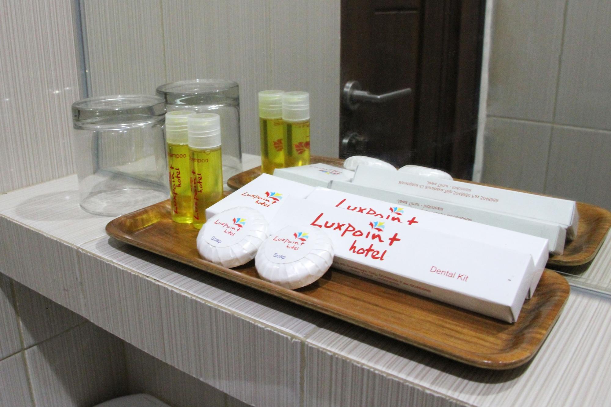 Luxpoint Hotel Baratajaya Surabaya Dış mekan fotoğraf