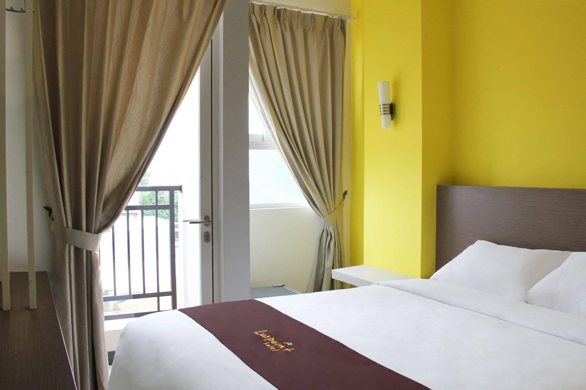 Luxpoint Hotel Baratajaya Surabaya Dış mekan fotoğraf