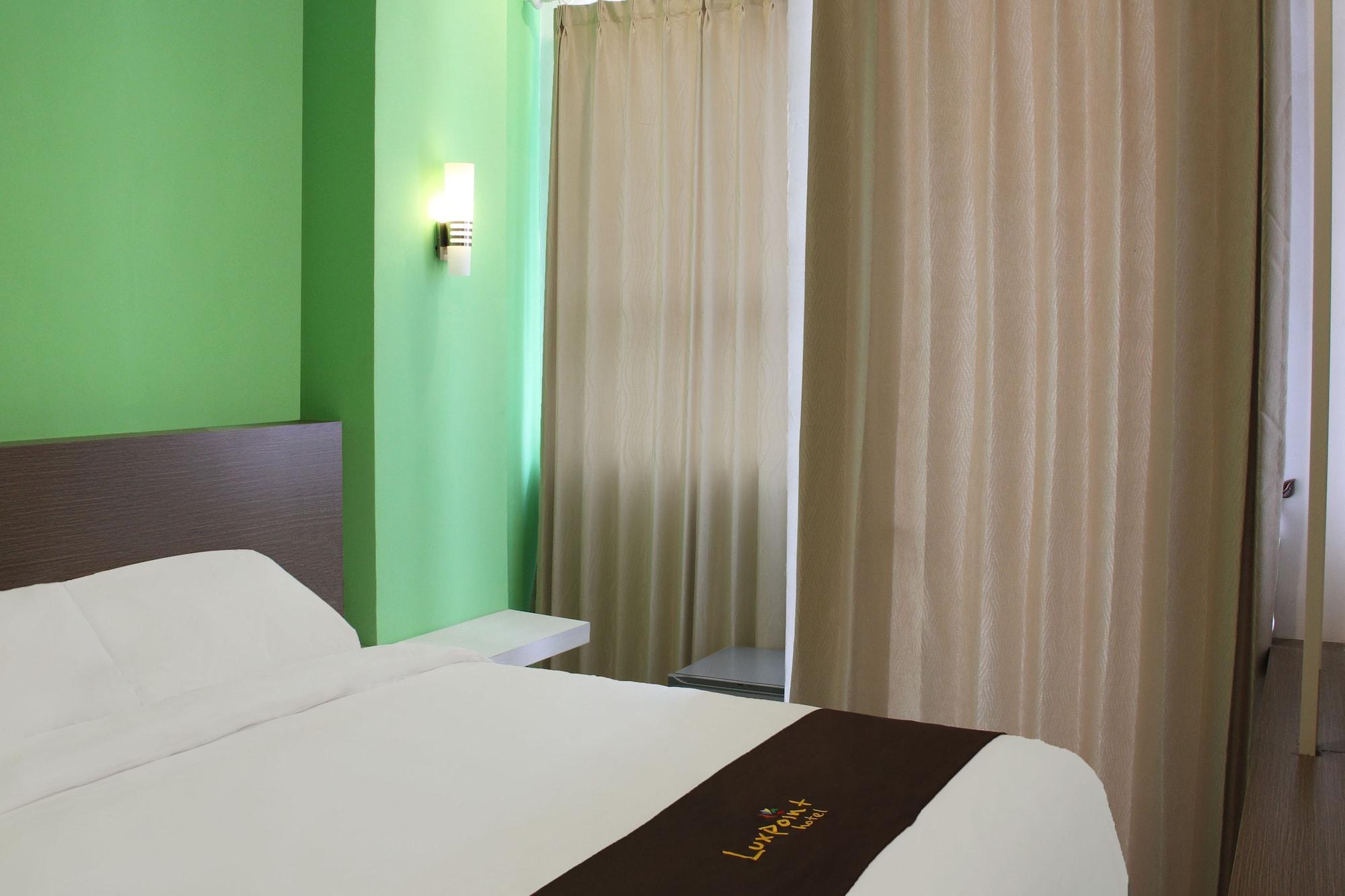 Luxpoint Hotel Baratajaya Surabaya Dış mekan fotoğraf