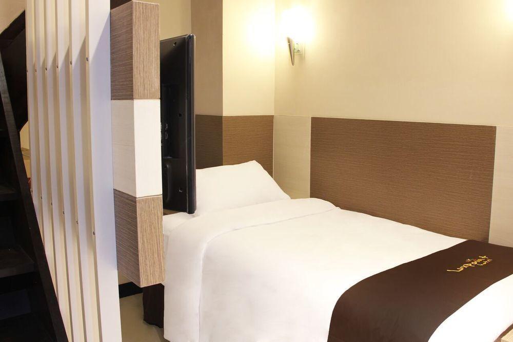 Luxpoint Hotel Baratajaya Surabaya Dış mekan fotoğraf