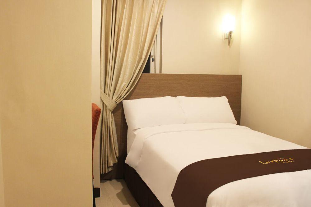 Luxpoint Hotel Baratajaya Surabaya Dış mekan fotoğraf