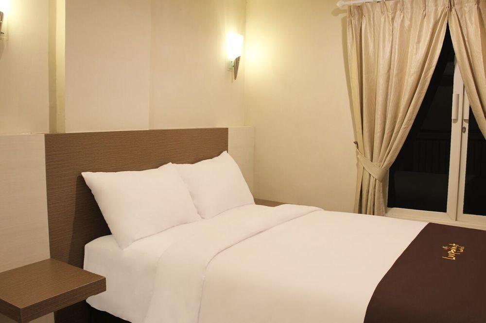 Luxpoint Hotel Baratajaya Surabaya Dış mekan fotoğraf