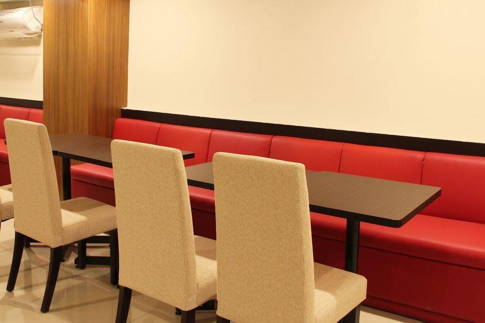 Luxpoint Hotel Baratajaya Surabaya Dış mekan fotoğraf