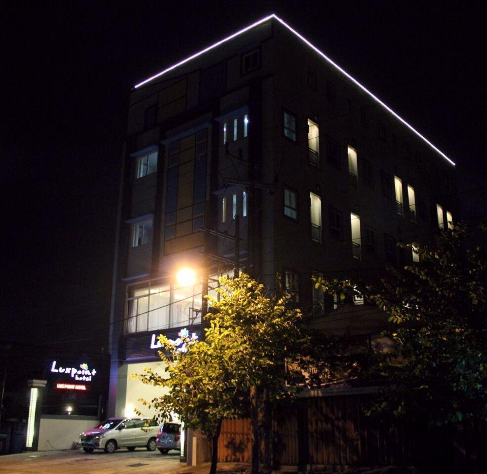 Luxpoint Hotel Baratajaya Surabaya Dış mekan fotoğraf