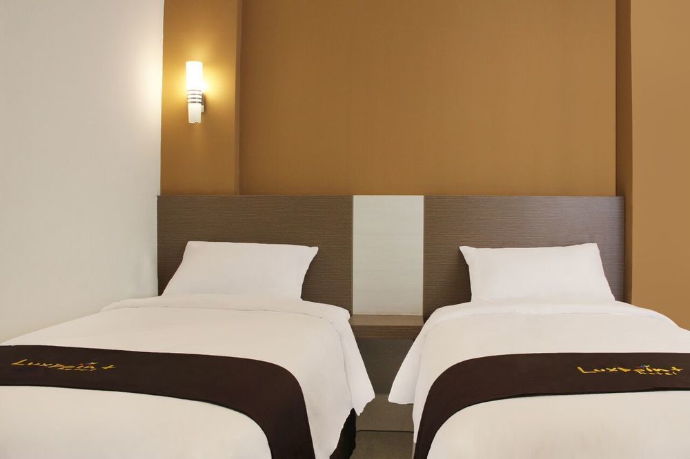 Luxpoint Hotel Baratajaya Surabaya Dış mekan fotoğraf