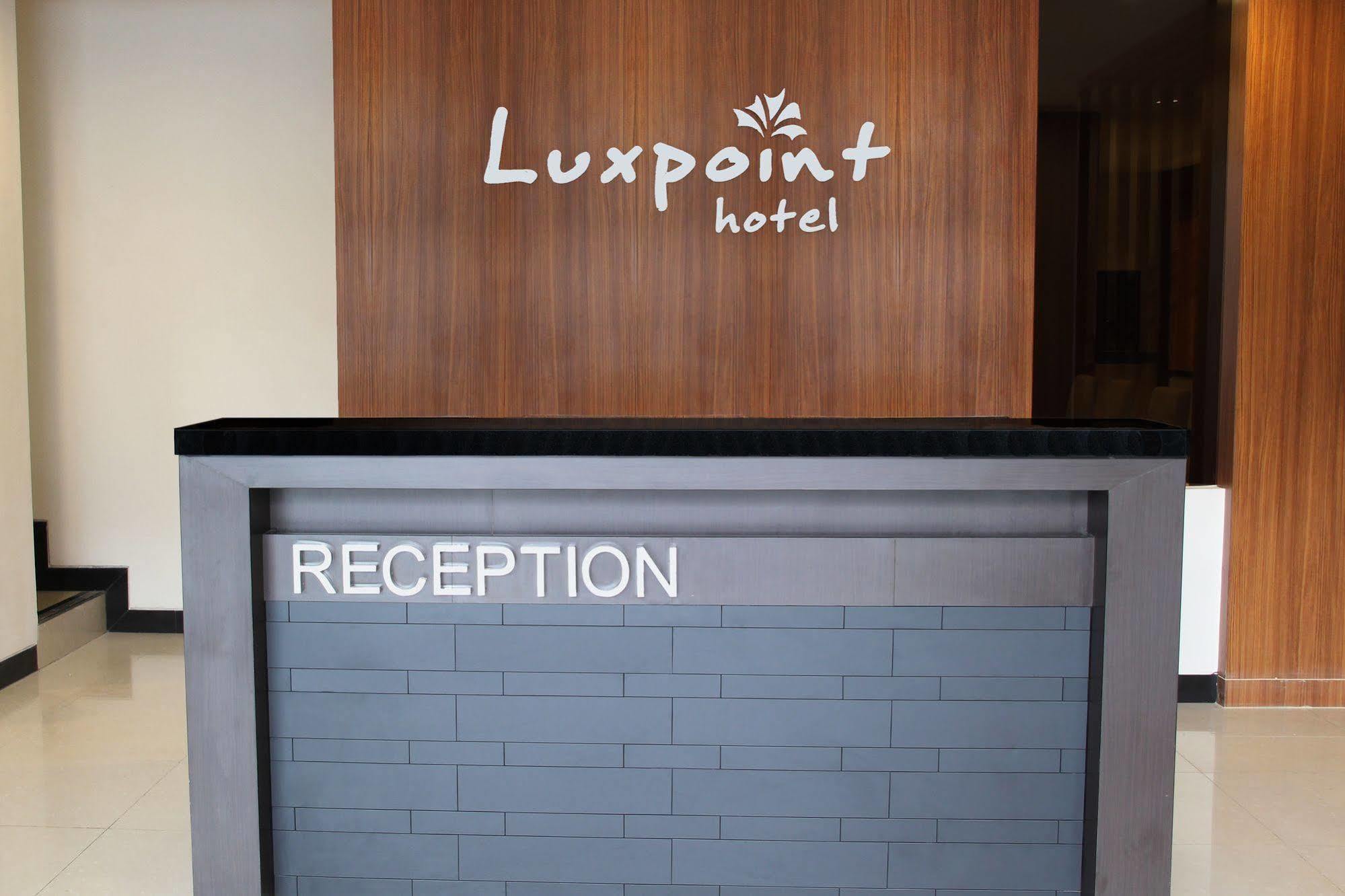 Luxpoint Hotel Baratajaya Surabaya Dış mekan fotoğraf