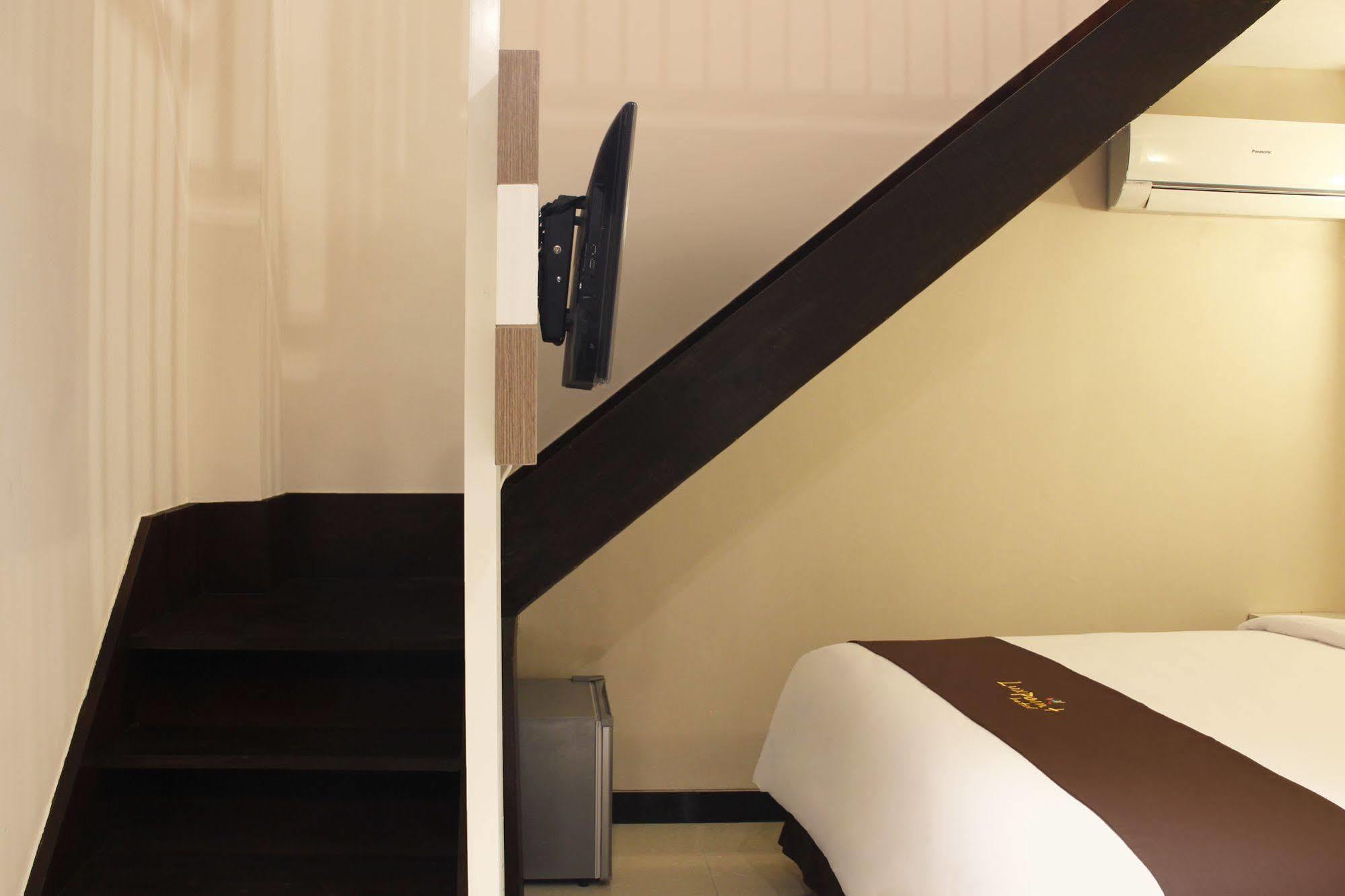 Luxpoint Hotel Baratajaya Surabaya Dış mekan fotoğraf