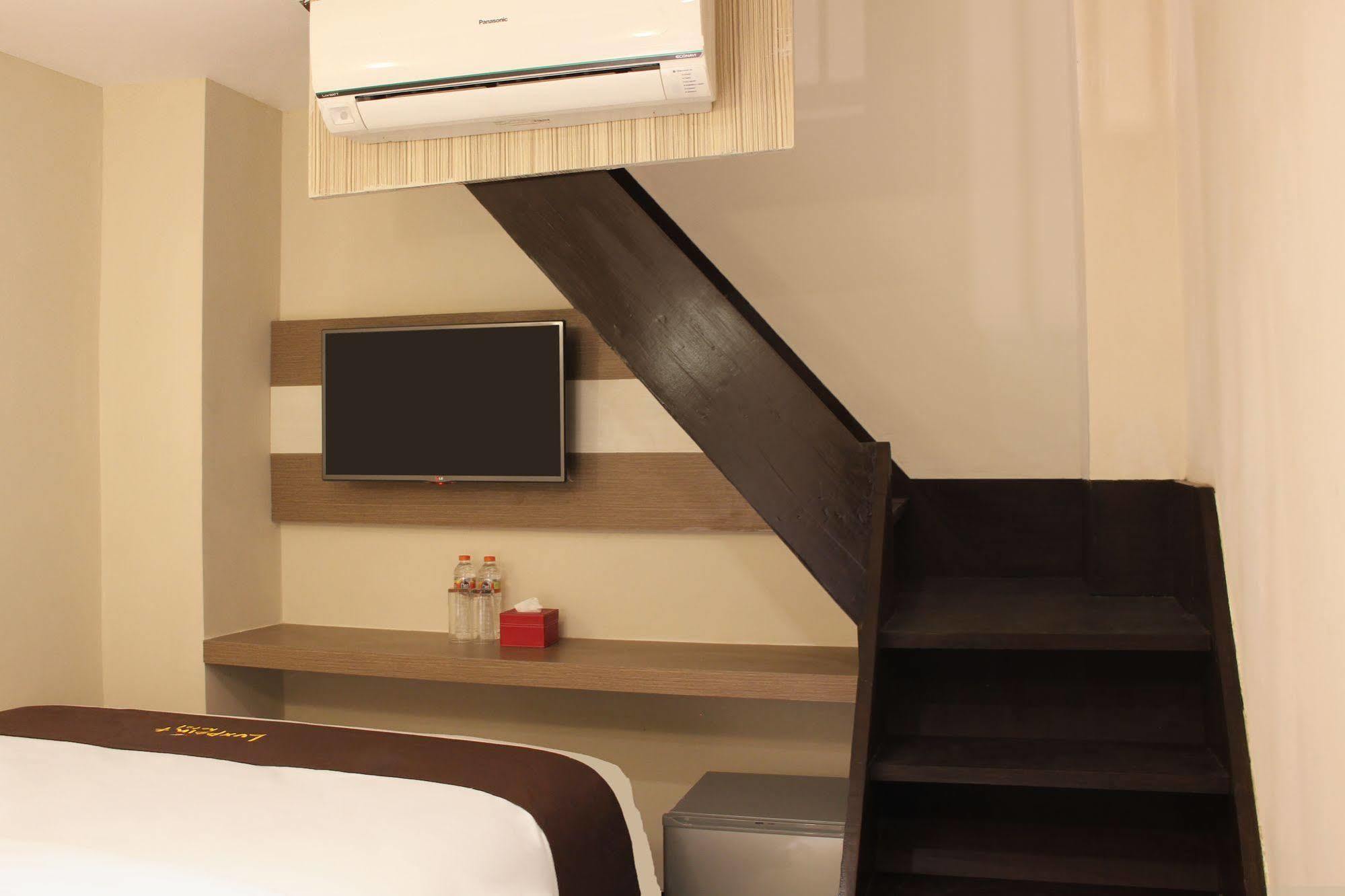 Luxpoint Hotel Baratajaya Surabaya Dış mekan fotoğraf