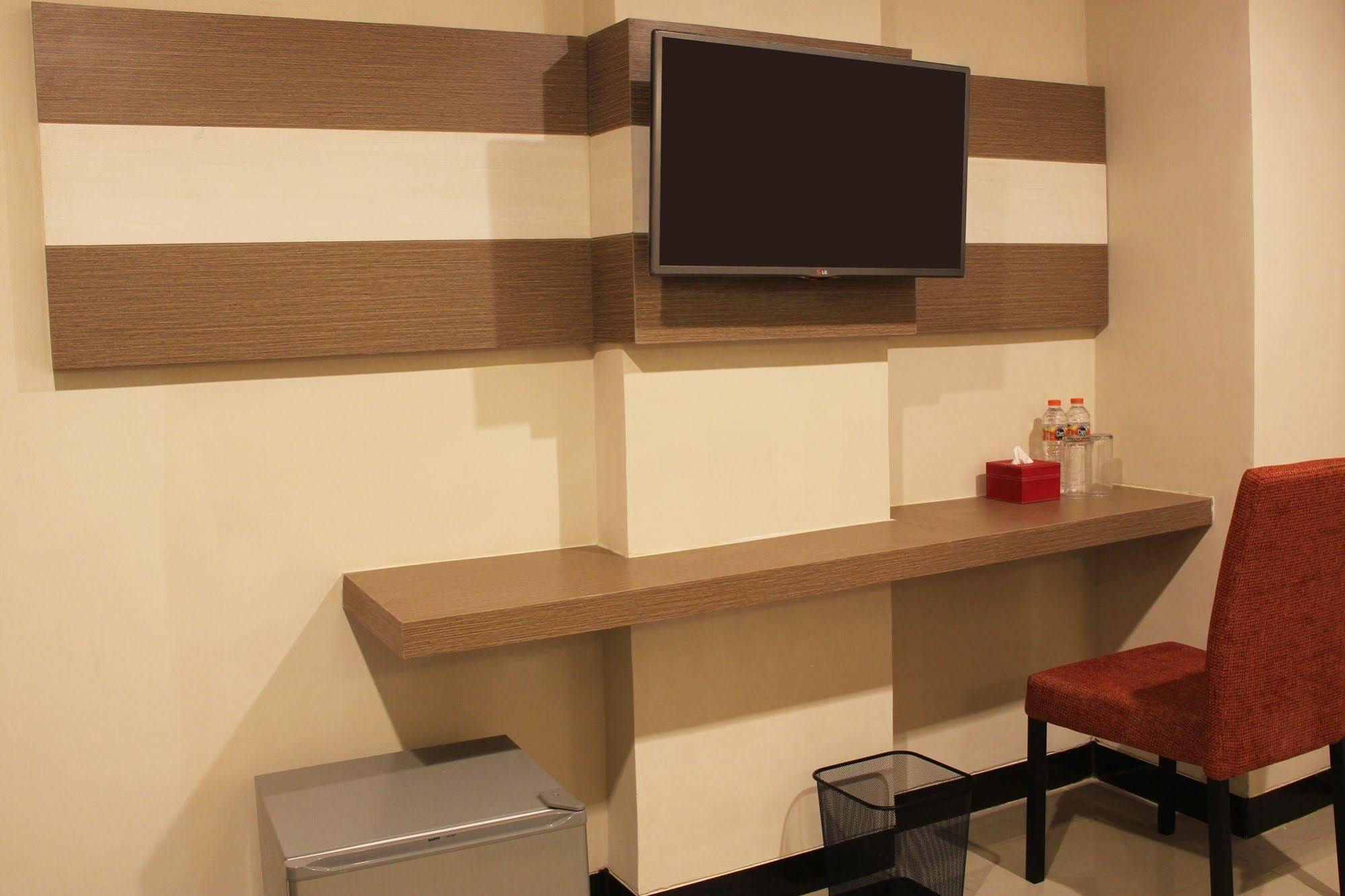 Luxpoint Hotel Baratajaya Surabaya Dış mekan fotoğraf