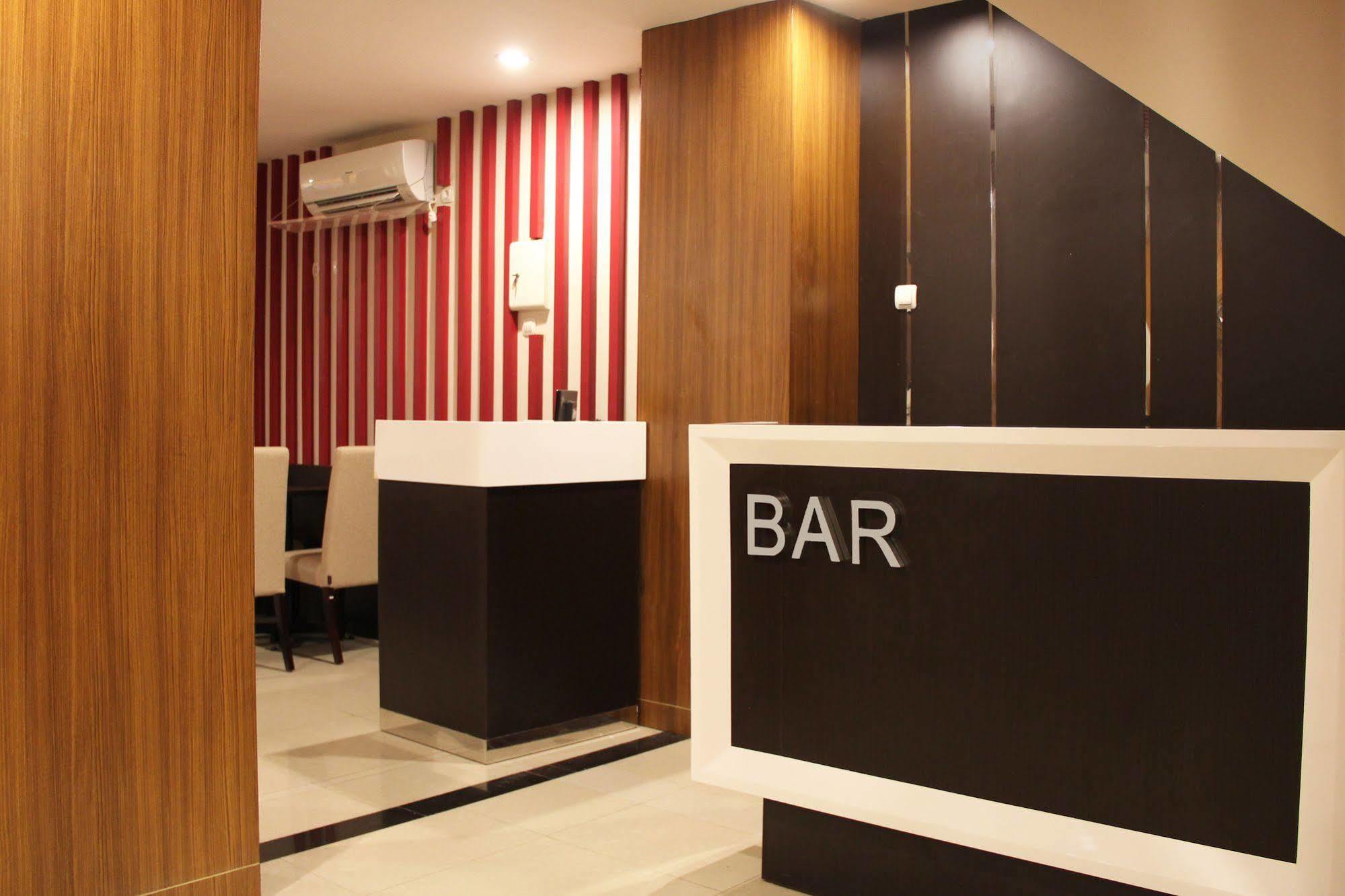 Luxpoint Hotel Baratajaya Surabaya Dış mekan fotoğraf