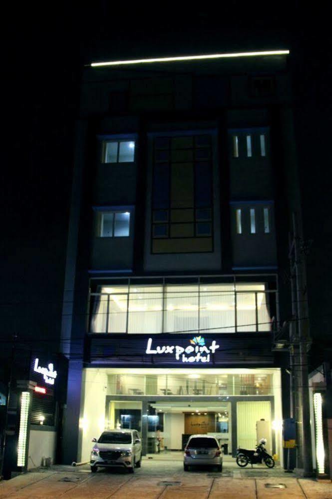 Luxpoint Hotel Baratajaya Surabaya Dış mekan fotoğraf