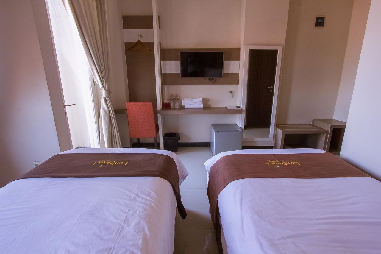 Luxpoint Hotel Baratajaya Surabaya Dış mekan fotoğraf
