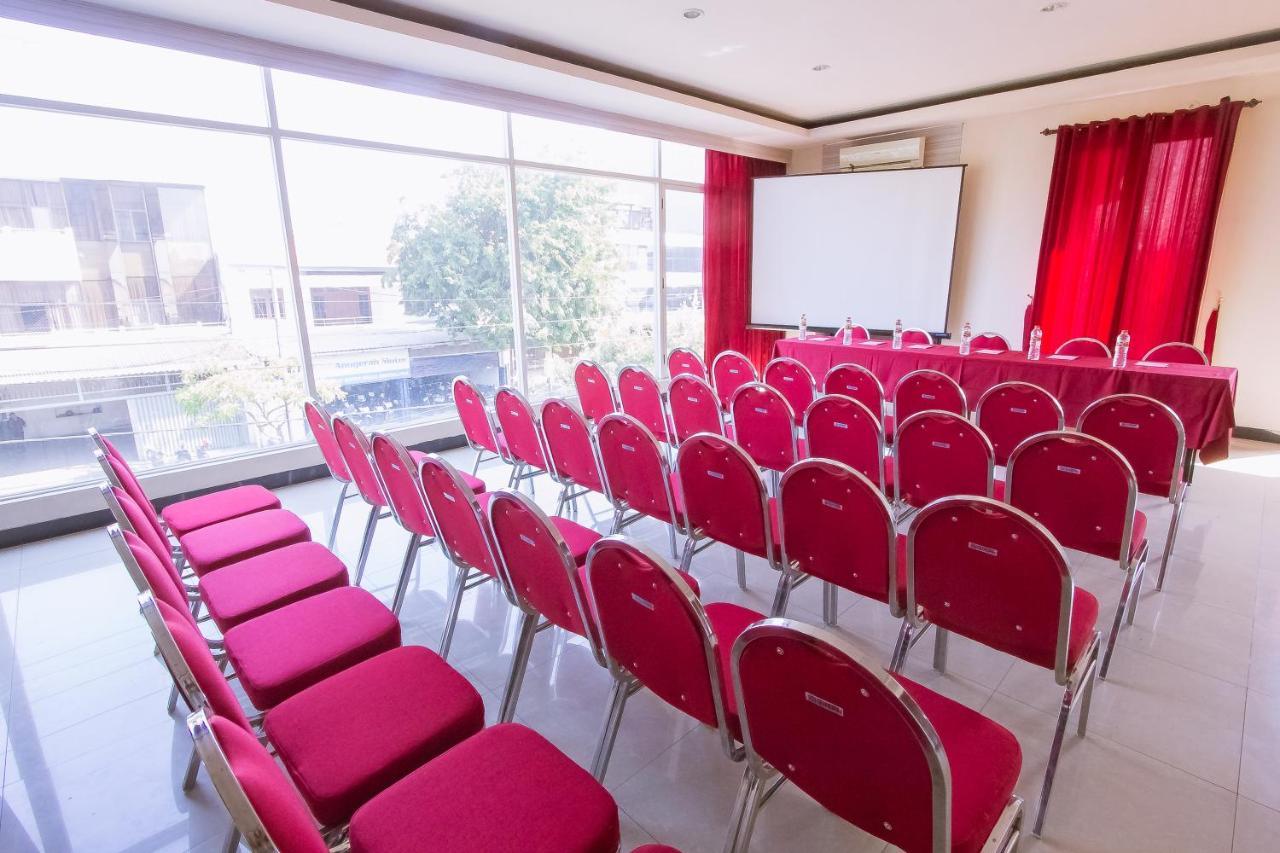 Luxpoint Hotel Baratajaya Surabaya Dış mekan fotoğraf